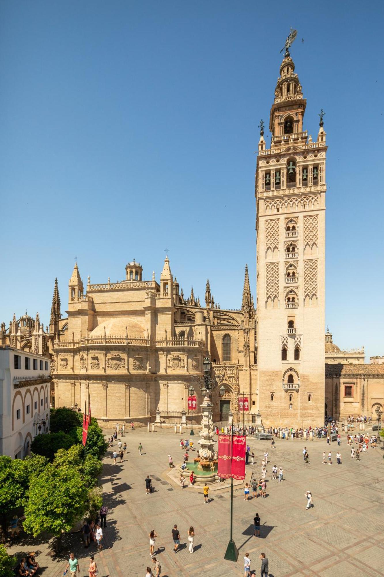 Lujoso Apartamento A Los Pies De La Catedral เซบีญา ภายนอก รูปภาพ